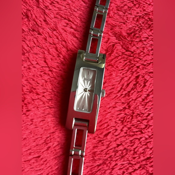 Very attractive ❤️Gucci❤️watch 🌹 - Picture 6 of 13